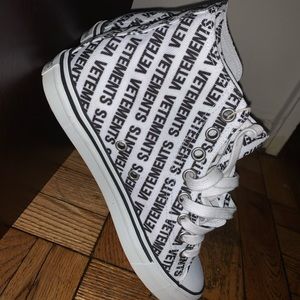 Vetements Logo print High Top sneakers